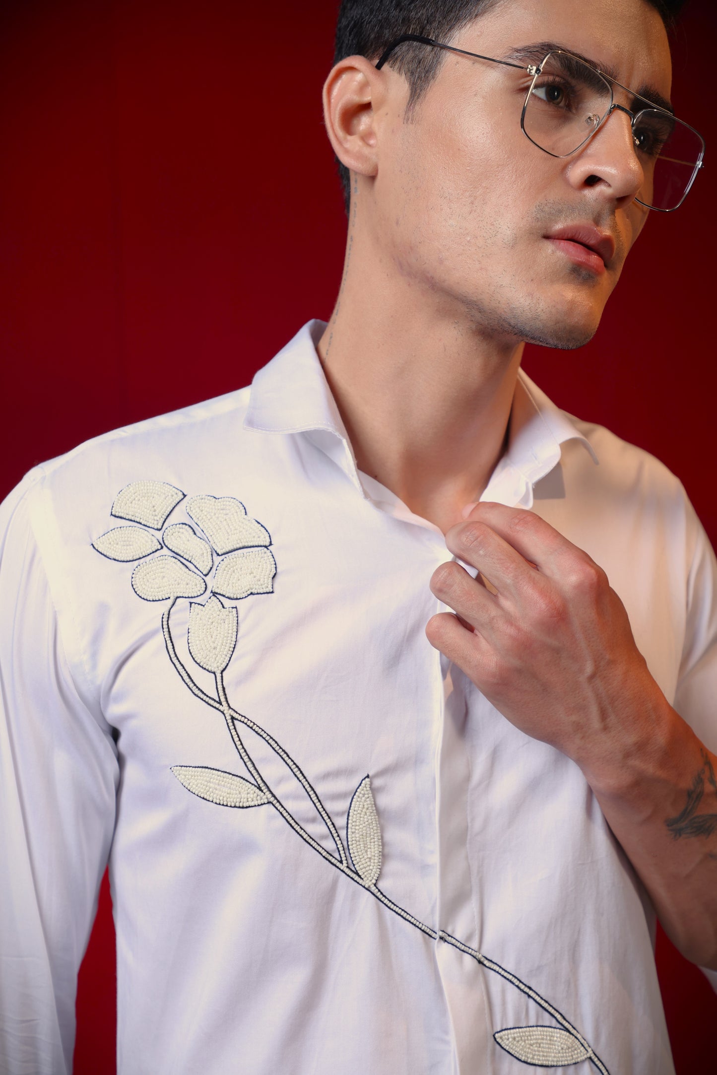 FLOWER MADE OF PEARLS EMBROIDERED ON A WHITE SHIRT