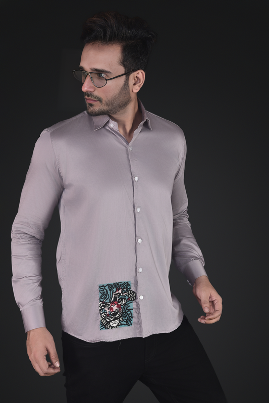 LION EMBROIDERED IN MULTICOLOUR ON A SHIRT