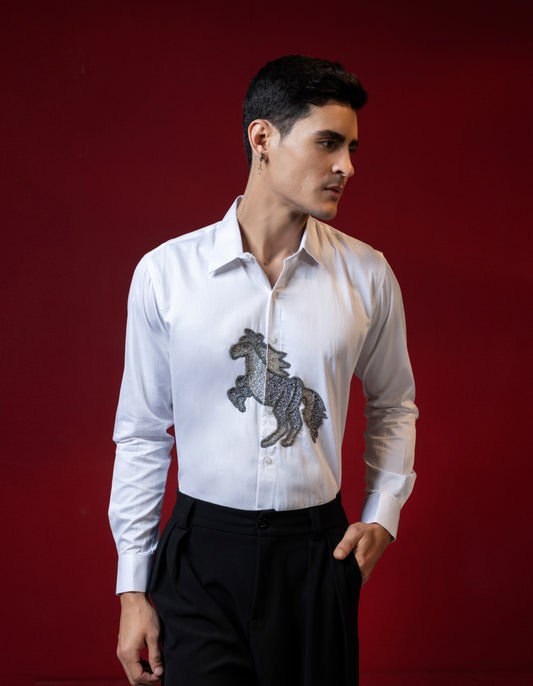 HORSE EMBROIDERED ON A WHITE SHIRT