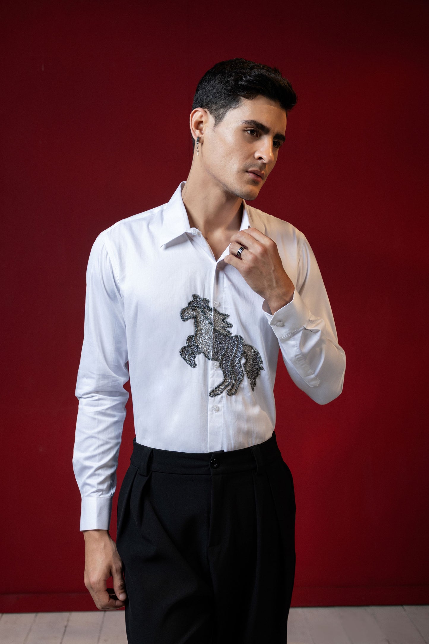 HORSE EMBROIDERED ON A WHITE SHIRT