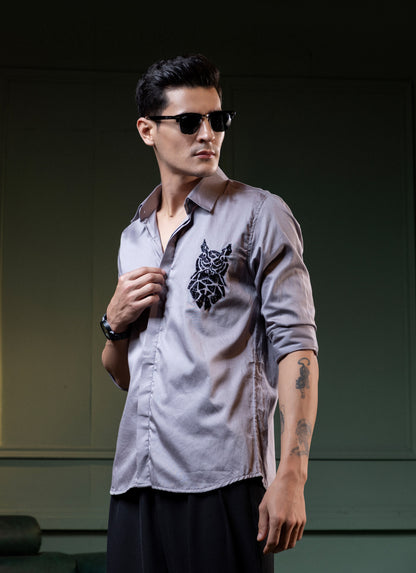 OWL EMBROIDERED ON A GRAY SHIRT