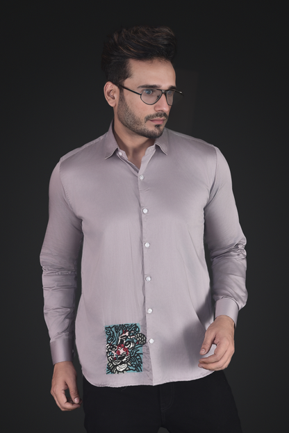 LION EMBROIDERED IN MULTICOLOUR ON A SHIRT